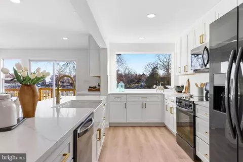 Kitchen - 42 Johnson Rd, Pasadena, MD 21122 photo 2 of 4