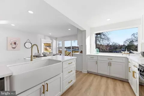 Kitchen - 42 Johnson Rd, Pasadena, MD 21122 photo 3 of 4