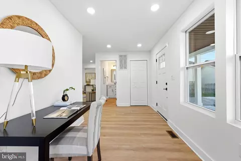 Entry Way - 42 Johnson Rd, Pasadena, MD 21122 photo 3 of 8