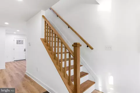 Entry Way - 42 Johnson Rd, Pasadena, MD 21122 photo 7 of 8