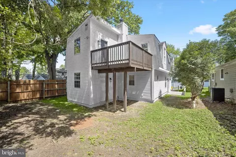 Exterior - 1622 Chesapeake Dr, Edgewater, MD 21037 photo 3 of 5