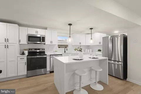 Kitchen - 1622 Chesapeake Dr, Edgewater, MD 21037 photo 2 of 3