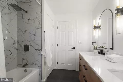 Bath - 1622 Chesapeake Dr, Edgewater, MD 21037 photo 4 of 4