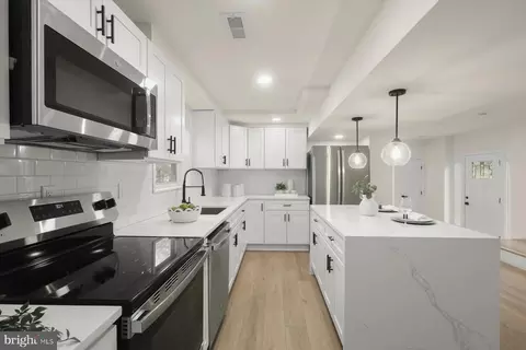 Kitchen - 1622 Chesapeake Dr, Edgewater, MD 21037 photo 3 of 3