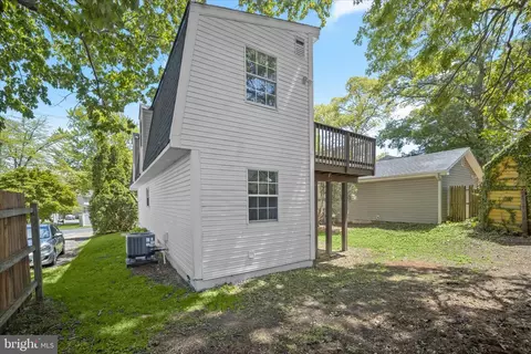Exterior - 1622 Chesapeake Dr, Edgewater, MD 21037 photo 2 of 5