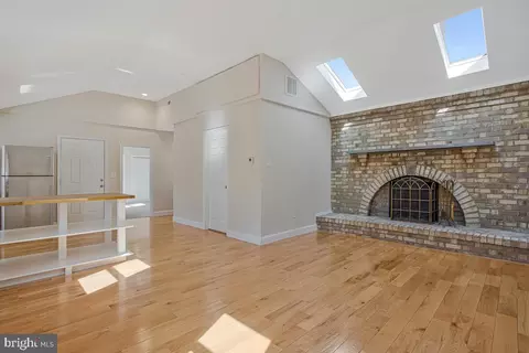 Living - 1916 Ridgeville Rd, Edgewater, MD 21037 photo 2 of 3