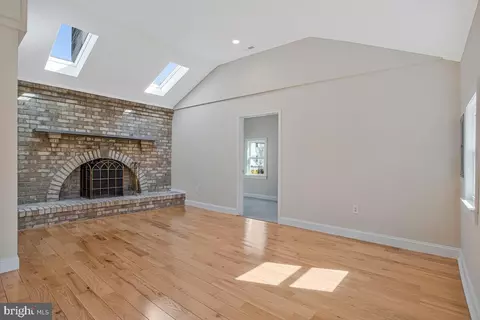 Living - 1916 Ridgeville Rd, Edgewater, MD 21037 photo 3 of 3
