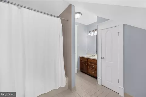 Bath - 962 Coachway, Annapolis, MD 21401 photo 8 of 9
