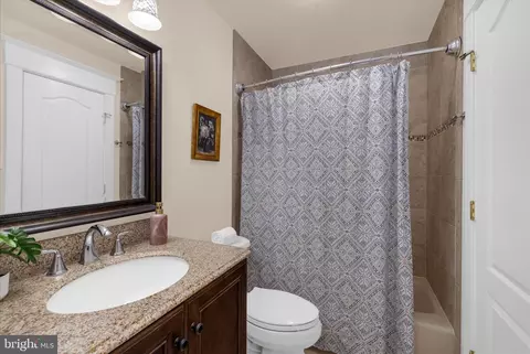 Bath - 962 Coachway, Annapolis, MD 21401 photo 7 of 9