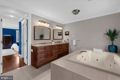 Bath - 962 Coachway, Annapolis, MD 21401 photo 4 of 9