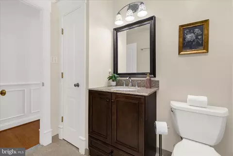Bath - 962 Coachway, Annapolis, MD 21401 photo 2 of 9