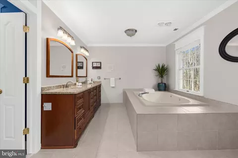 Bath - 962 Coachway, Annapolis, MD 21401 photo 5 of 9