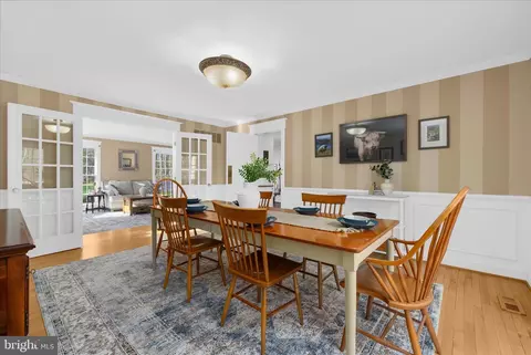 Dining - 962 Coachway, Annapolis, MD 21401 photo 2 of 2