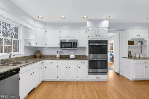 Kitchen - 962 Coachway, Annapolis, MD 21401 photo 4 of 5