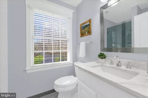 Bath - 962 Coachway, Annapolis, MD 21401 photo 6 of 9