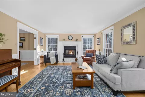 Living - 962 Coachway, Annapolis, MD 21401 photo 1 of 2