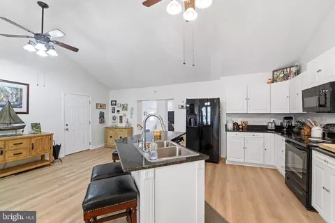Kitchen - 7806 Appletree Rd, Pasadena, MD 21122 photo 4 of 5