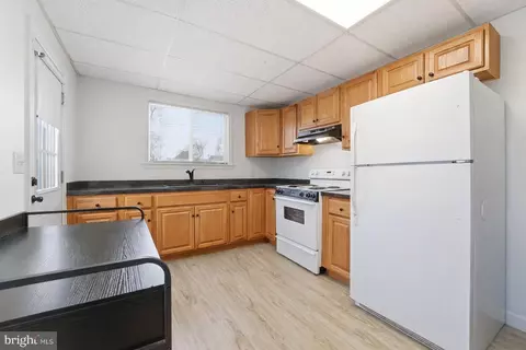 Kitchen - 7806 Appletree Rd, Pasadena, MD 21122 photo 5 of 5