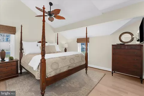 Bedroom - 3738 Bay Dr, Edgewater, MD 21037 photo 2 of 2
