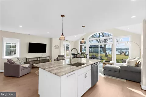 Kitchen - 3738 Bay Dr, Edgewater, MD 21037 photo 4 of 5