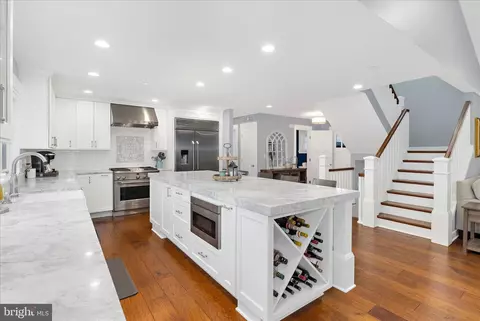 Kitchen - 3815 Outrigger Dr, Edgewater, MD 21037 photo 5 of 6