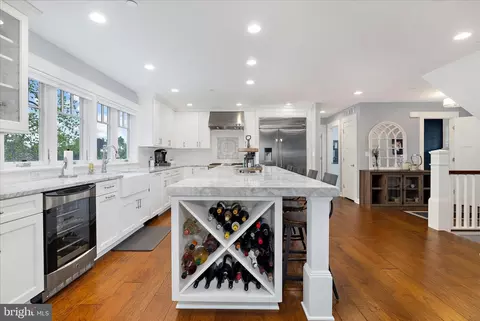 Kitchen - 3815 Outrigger Dr, Edgewater, MD 21037 photo 4 of 6