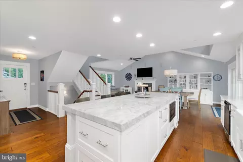 Entry Way - 3815 Outrigger Dr, Edgewater, MD 21037 photo 2 of 5