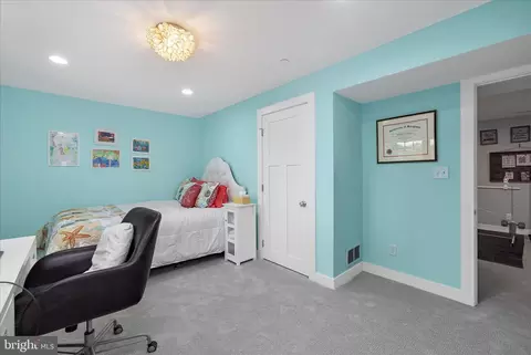 Bedroom - 3815 Outrigger Dr, Edgewater, MD 21037 photo 9 of 10