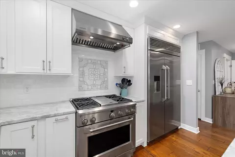 Kitchen - 3815 Outrigger Dr, Edgewater, MD 21037 photo 6 of 6