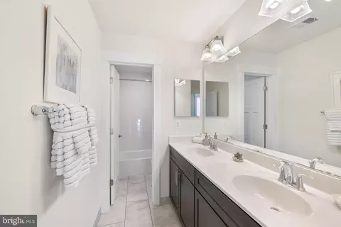Entry Way - 550 Broadneck Rd, Annapolis, MD 21409 photo 9 of 12