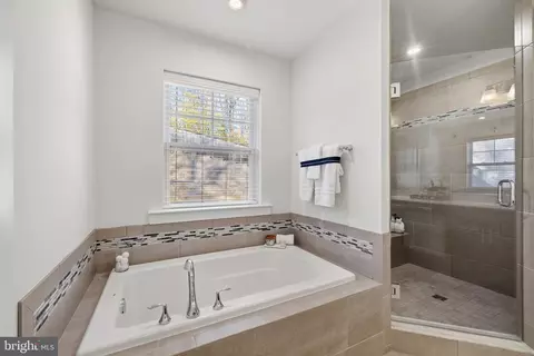 Bath - 550 Broadneck Rd, Annapolis, MD 21409 photo 2 of 3