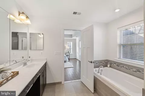 Entry Way - 550 Broadneck Rd, Annapolis, MD 21409 photo 8 of 12