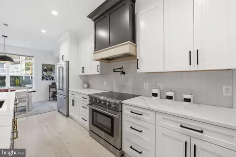 Entry Way - 1422 Howard Rd, Annapolis, MD 21403 photo 2 of 10