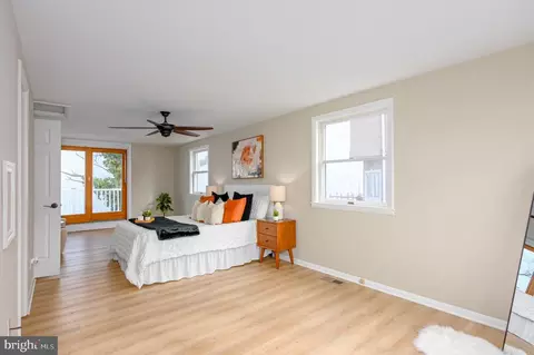 Bedroom - 2142 Lake Dr, Pasadena, MD 21122 photo 3 of 4