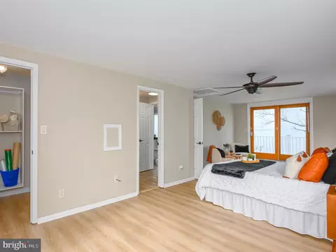 Bedroom - 2142 Lake Dr, Pasadena, MD 21122 photo 4 of 4