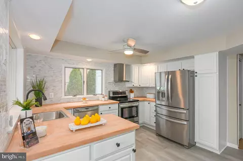Kitchen - 2142 Lake Dr, Pasadena, MD 21122 photo 1 of 3