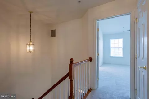Entry Way - 8031 Apple Valley Dr, Pasadena, MD 21122 photo 2 of 5