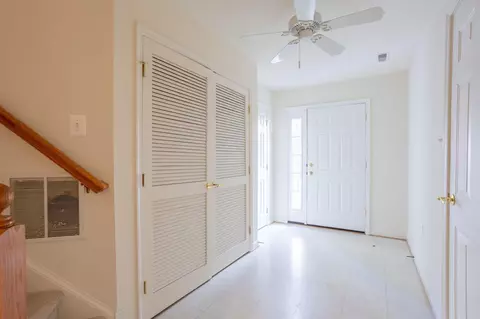 Entry Way - 8031 Apple Valley Dr, Pasadena, MD 21122 photo 5 of 5