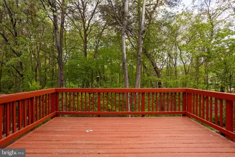 Exterior - 8031 Apple Valley Dr, Pasadena, MD 21122 photo 6 of 9