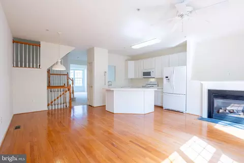 Living - 8031 Apple Valley Dr, Pasadena, MD 21122 photo 4 of 14