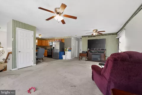 Living - 969 10th St, Pasadena, MD 21122 photo 1 of 6