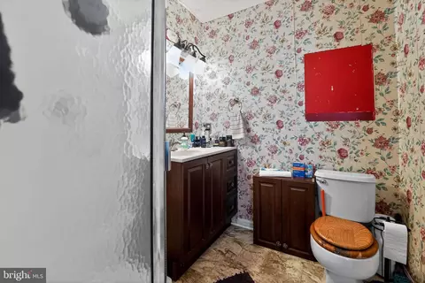 Bath - 969 10th St, Pasadena, MD 21122 photo 2 of 2