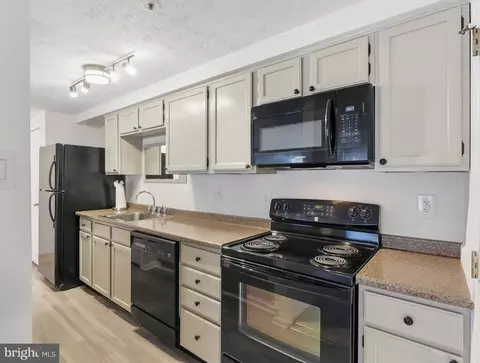 Kitchen - 697 Deering Rd #5A, Pasadena, MD 21122 photo 1 of 2