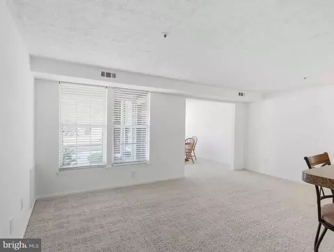 Living - 697 Deering Rd #5A, Pasadena, MD 21122 photo 4 of 6