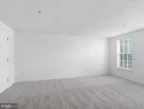 Living - 697 Deering Rd #5A, Pasadena, MD 21122 photo 5 of 6