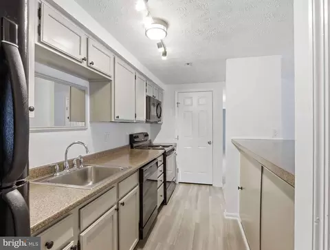 Kitchen - 697 Deering Rd #5A, Pasadena, MD 21122 photo 2 of 2