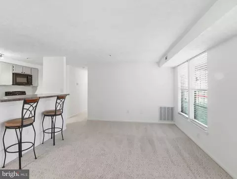 Living - 697 Deering Rd #5A, Pasadena, MD 21122 photo 2 of 6