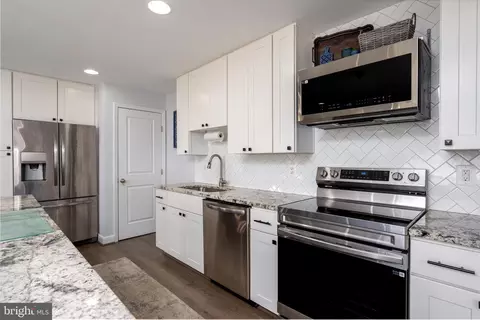 Kitchen - 902 Hillcrest Rd, Hanover, MD 21076 photo 4 of 4