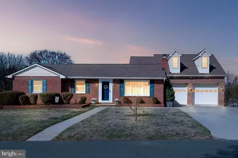 902 Hillcrest Rd, Hanover, MD 21076
