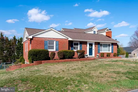 Exterior - 902 Hillcrest Rd, Hanover, MD 21076 photo 2 of 11